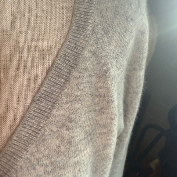 Vince heather grey chashmere V Neck - Picture 2 of 5